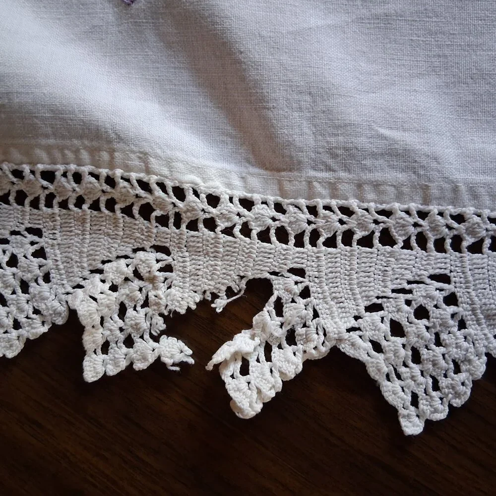 🌸 Vintage Floral Embroidered Tablecloth • Crochet Lace Edge • 54x58 Multicolor
